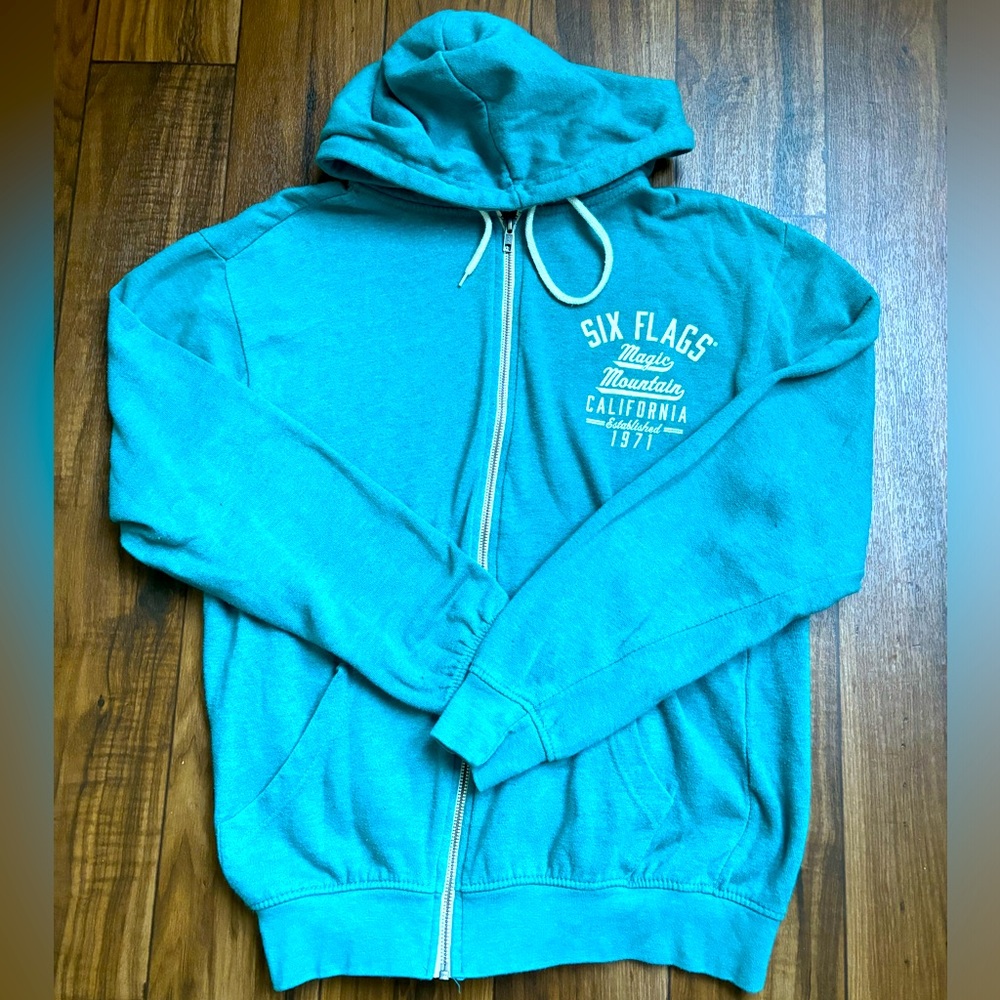 Six Flags Magic Mountain * Full Zip Up Sweatshirt Hoodie* Woman Size Small.